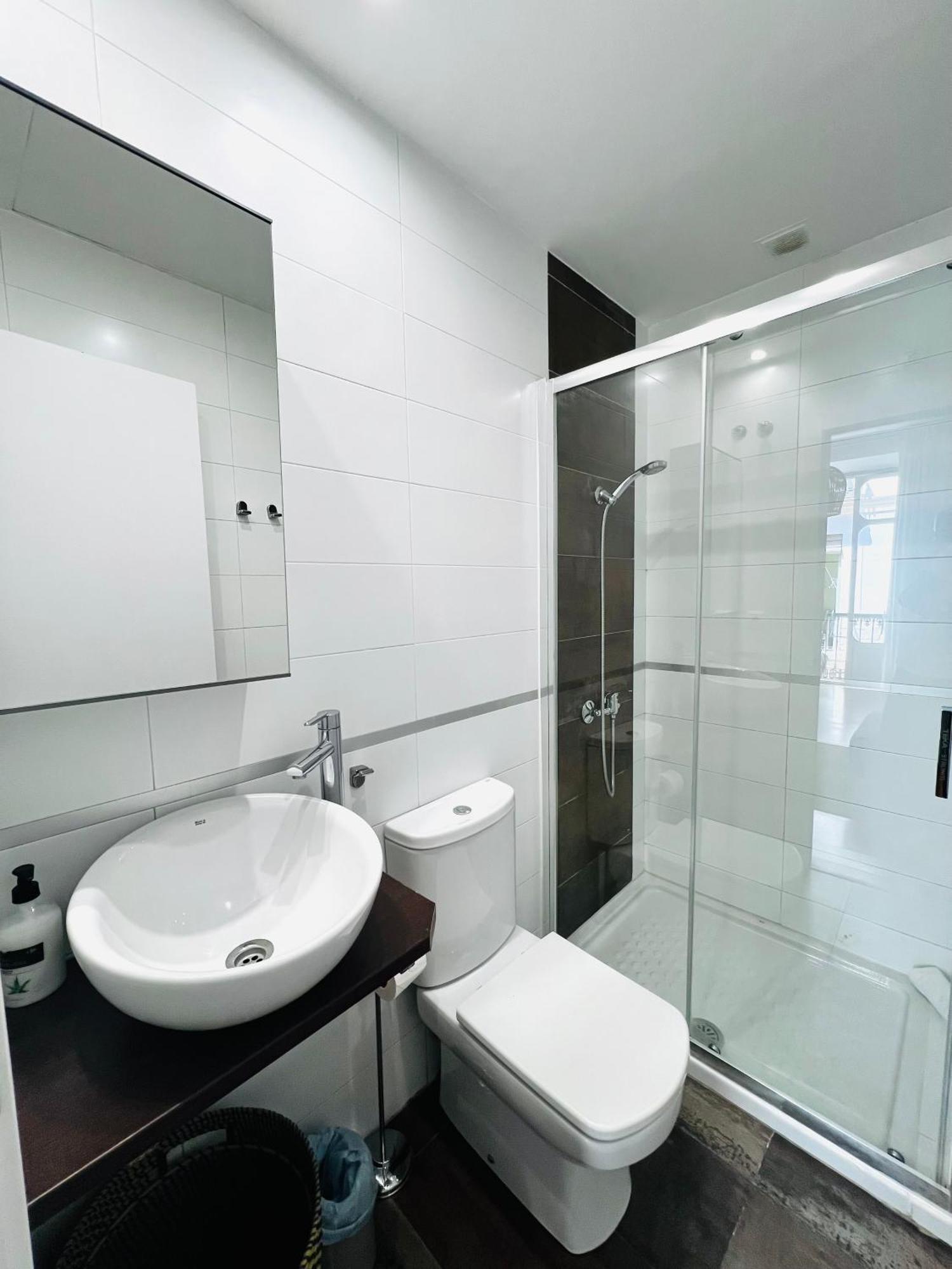 Apartament Calderon Iii Deluxe Sinesedesignhomes