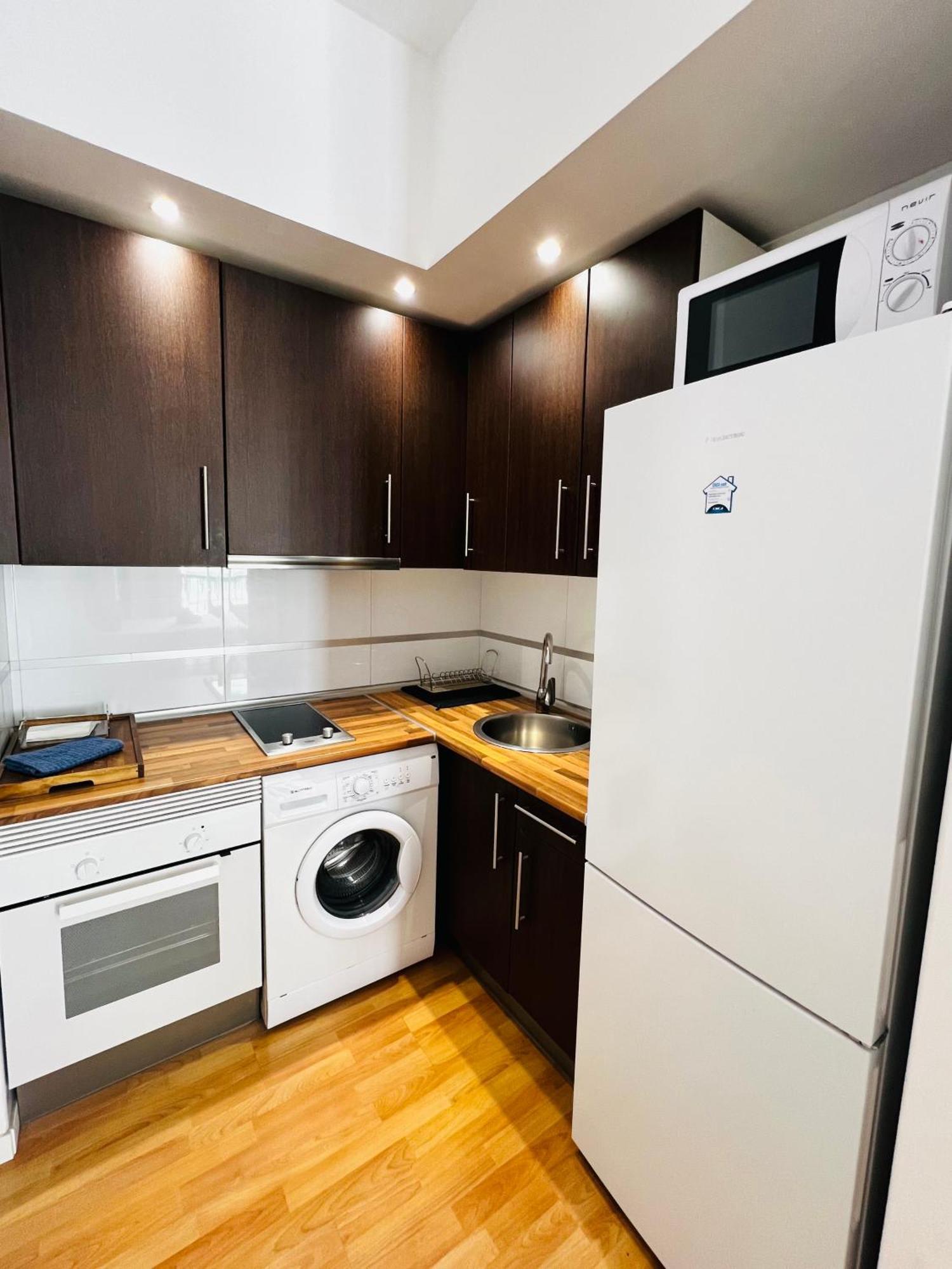 Apartament Calderon Iii Deluxe Sinesedesignhomes